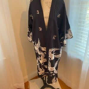 Elegant Black Kimono Jacket with Crane Design